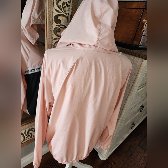 Victoria Secret light Wind Breaker perfect for summer! Xsmall Like brand new! - Picture 3 of 4